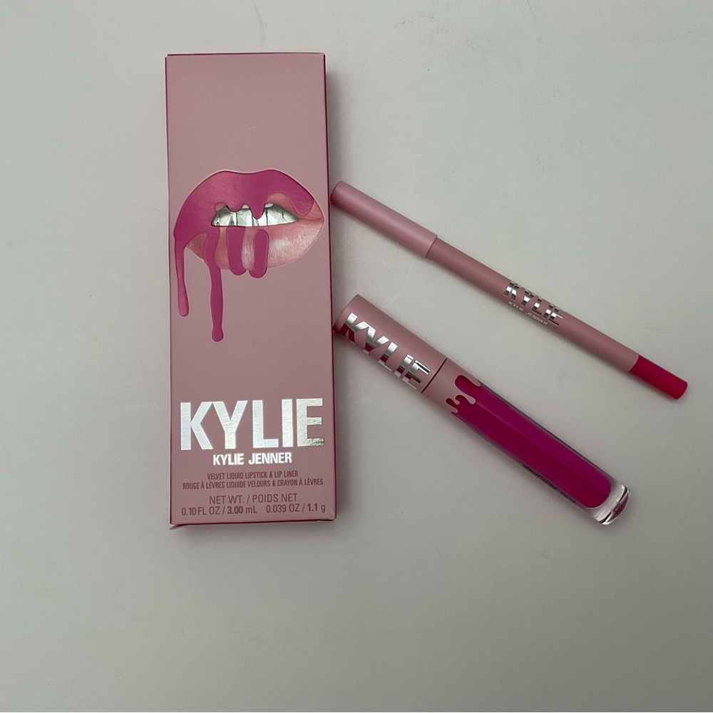 Kylie Jenner Liquid Lipstick and Liner Set